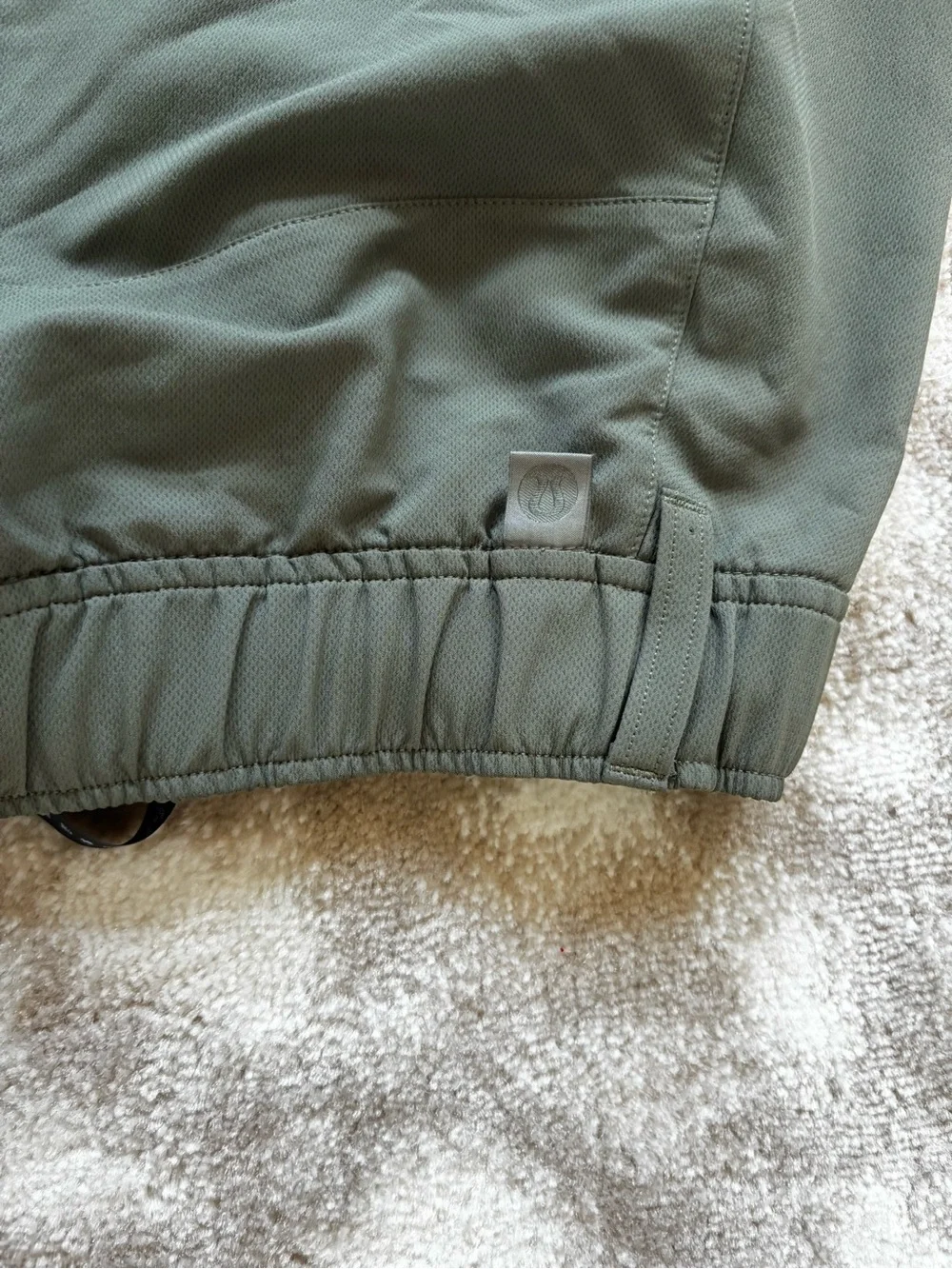 lululemon Men's Cargo pocket Joggers in medium Olive- NEW / Size 36